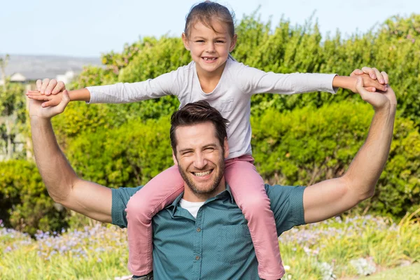 Pai e filha se divertindo — Fotografia de Stock