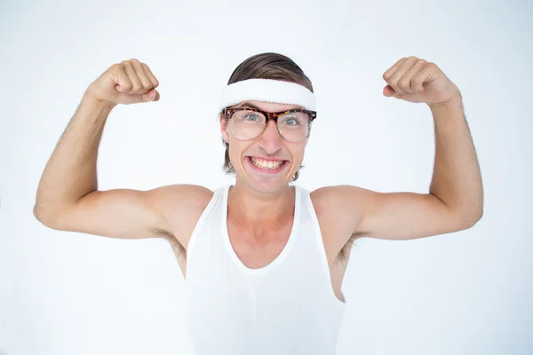Geeky hipster posant en vêtements de sport — Photo