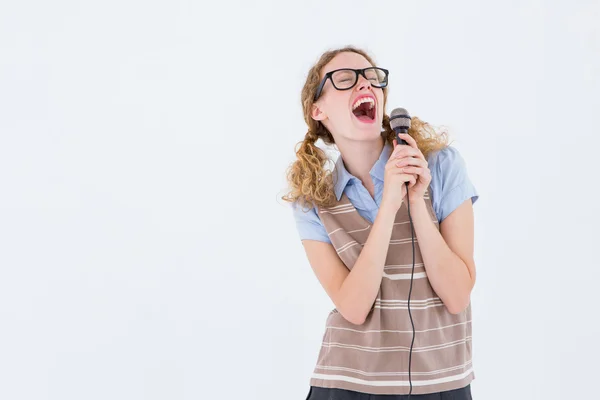 Woman singing into a microphone — Stock Photo, Image