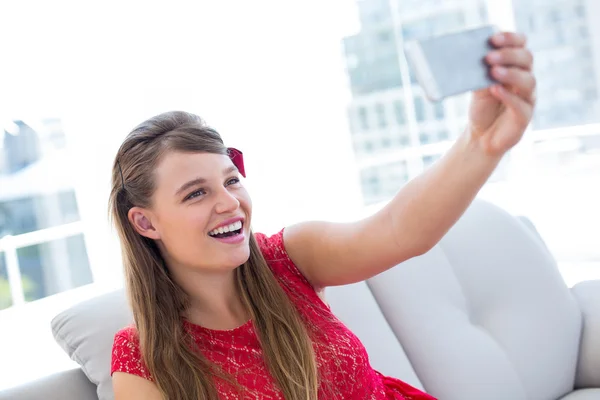 Hipster taking selfie with smartphone — Stock Photo, Image