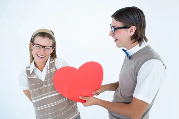 Hipster offering red heart to girlfriend — Stock Photo, Image