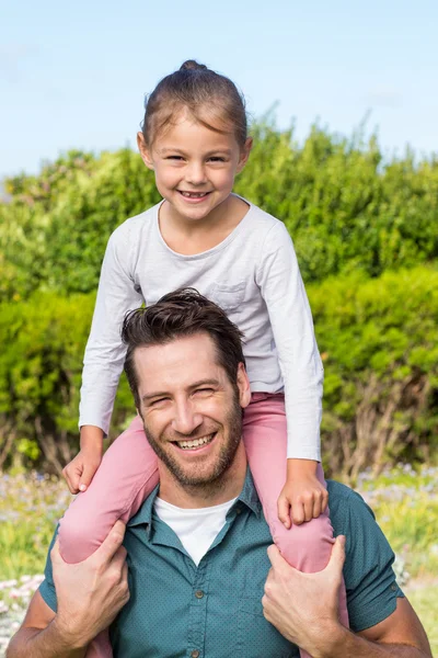 Pai e filha se divertindo — Fotografia de Stock