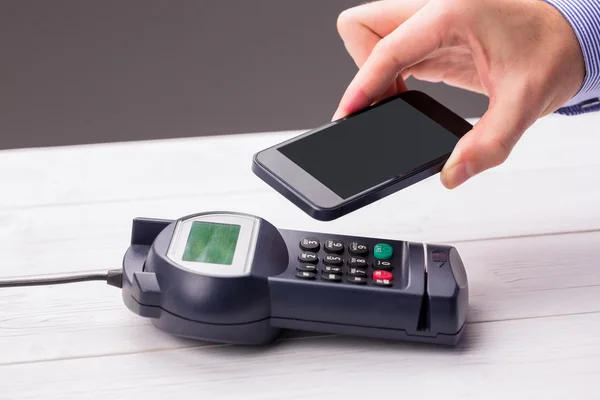 Man using smartphone to express pay — Stock Photo, Image