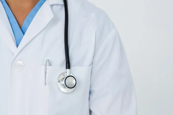 Doctor standing with stethoscope — Stock Photo, Image