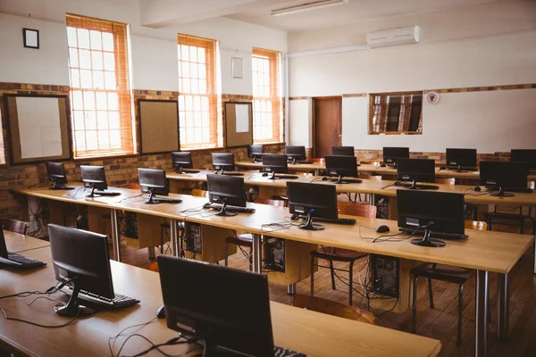 Empty computer room — Stock Photo, Image