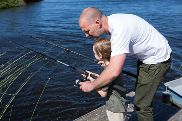 Lycklig man fiska med sin son — Stockfoto