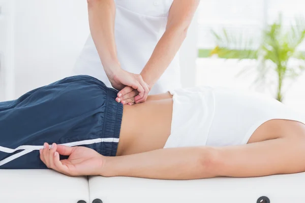 Physiotherapist doing back massage — Stock Photo, Image