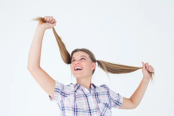 Geeky hipster onu pigtails holding — Stok fotoğraf