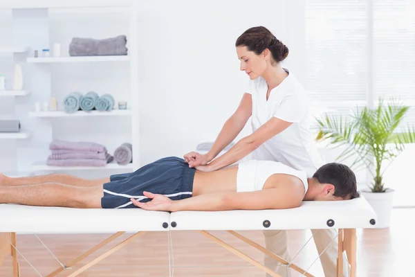 Physiotherapist doing back massage — Stock Photo, Image