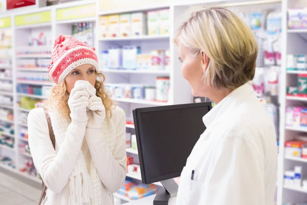 Sick girl holding medicine box — Stock Photo, Image