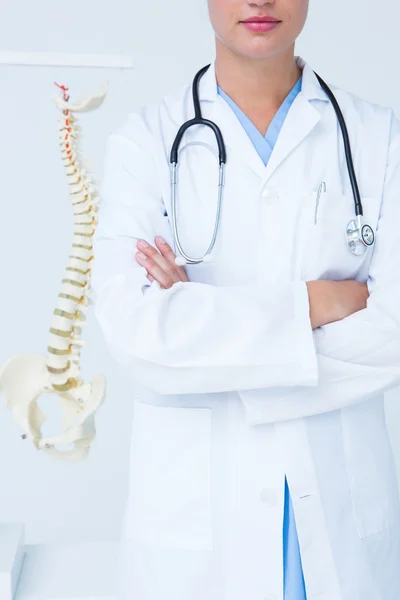 Kollarını çapraz doktor — Stok fotoğraf