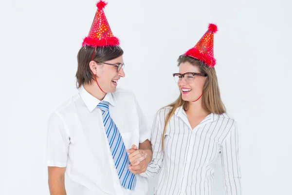 Nördiga hipster par med party hatt — Stockfoto