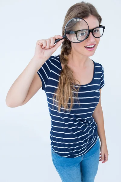 Smiling woman holding magnifying glass — Stock Photo, Image