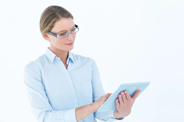 Mujer de negocios que utiliza la tableta PC —  Fotos de Stock