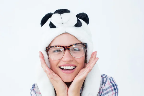 Geeky hipster sorrindo para a câmera — Fotografia de Stock