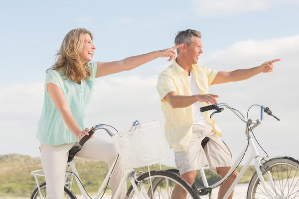 Happy couple on a bike ride — Stock Photo, Image