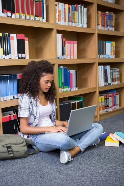 Student in library using laptop Royalty Free Stock Images
