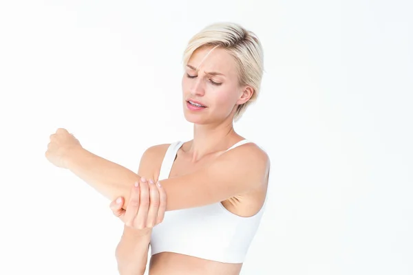 Mujer sufrida tocándose el codo dolorido —  Fotos de Stock