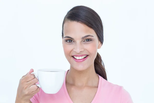 Mooie brunette drinkbeker koffie — Stockfoto