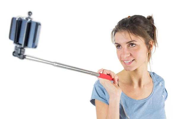 Casual brunette prendre un selfie — Photo