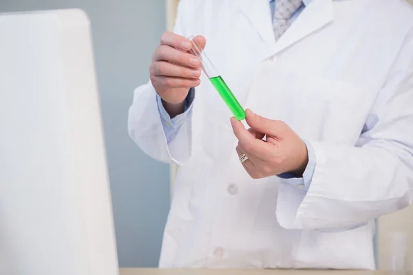 Scientist showing tube — Stock Photo, Image