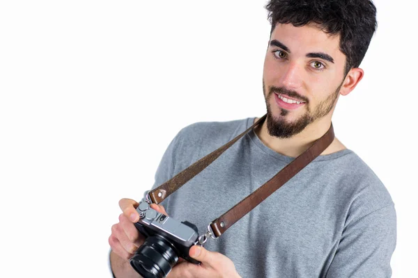 Casual homem segurando sua câmera — Fotografia de Stock