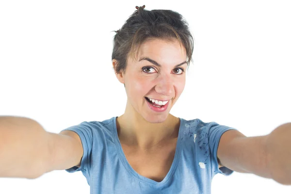 Casual brunette taking a selfie — Stock Photo, Image