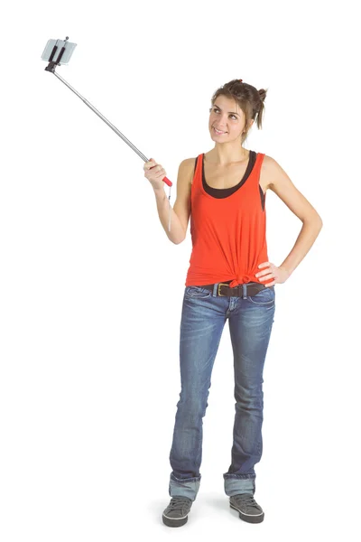 Casual brunette via selfie stick — Stockfoto