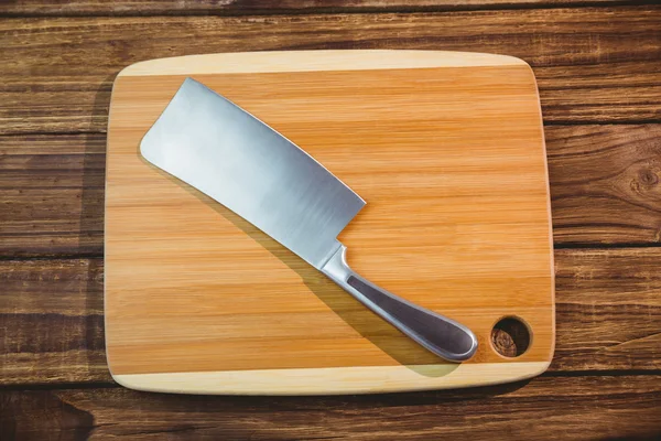 Chopping board with large knife — Stock Photo, Image