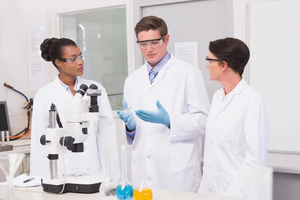 Scientists having a conversation — Stock Photo, Image