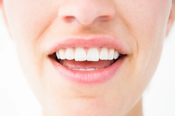 Mujer bonita mostrando sus dientes —  Fotos de Stock