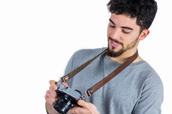 Příležitostné muž, který držel svůj fotoaparát — Stock fotografie