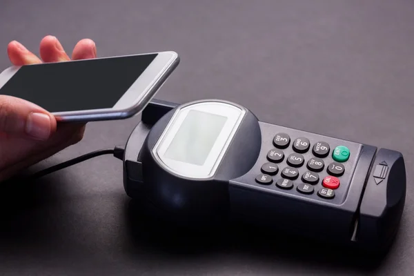 Man using smartphone to express pay — Stock Photo, Image