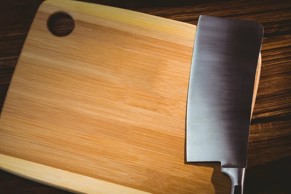 Chopping board with large knife — Stock Photo, Image