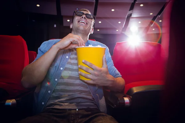 Happy young man watching a 3d film — Stock Photo, Image