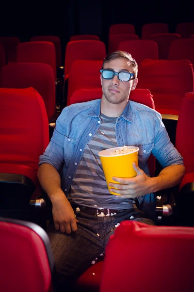 若い男が 3 d 映画を見て — ストック写真