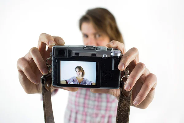 Casual brunette taking a selfie — Stock Photo, Image