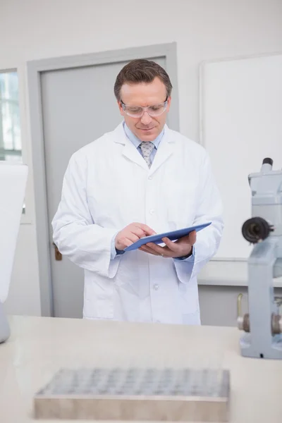 Scientist using tablet pc — Stock Photo, Image