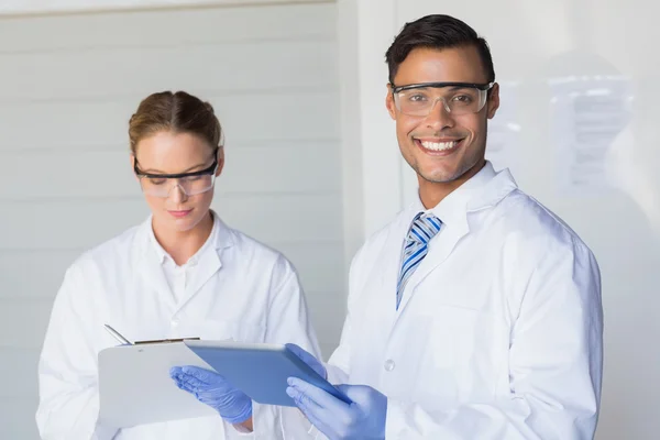 Scientists taking notes — Stock Photo, Image