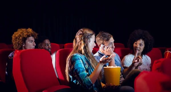 Vervelende man op de telefoon — Stockfoto