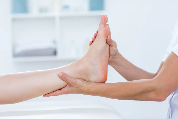 Physiotherapist doing foot massage — Stock Photo, Image