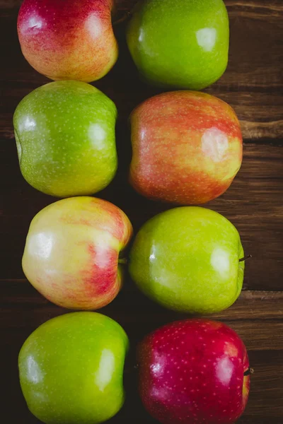 Manzanas frescas coloridas —  Fotos de Stock