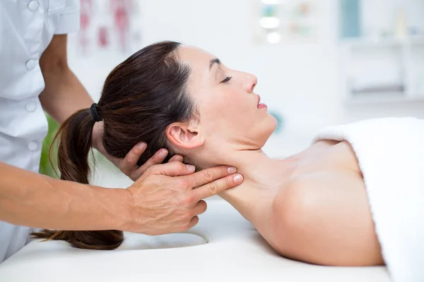 Physiotherapist doing neck massage — Stock Photo, Image