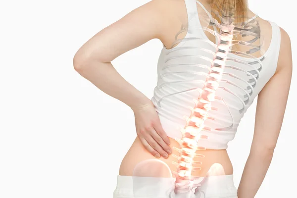 Gemarkeerde rug van vrouw met pijn in de onderrug — Stockfoto