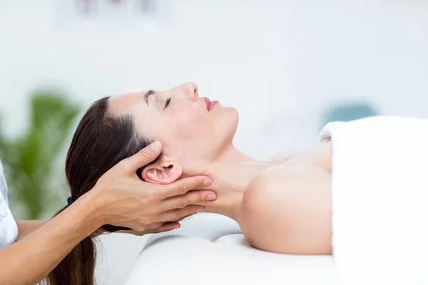 Physiotherapist doing neck massage — Stock Photo, Image