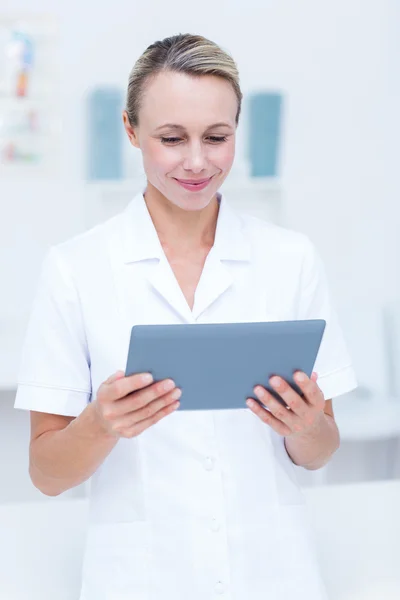 Smiling doctor using tablet — Stock Photo, Image