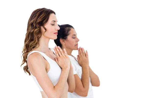 Entspannte Frauen beim Yoga — Stockfoto