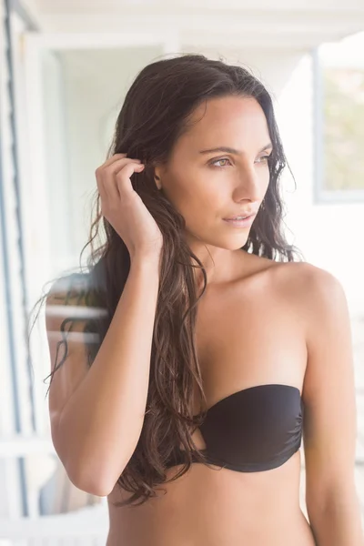 Beatiful woman in black bikini posing — Stock Photo, Image