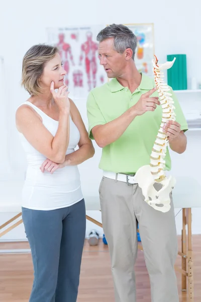 Doctor showing anatomical spine — Stock Photo, Image