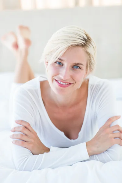 Blonde woman lying on bed — Stock Photo, Image